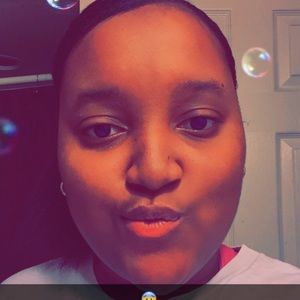 Meet your Posher, Kenisha